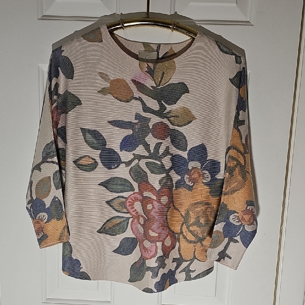 Sioni  Multipal Floral Patterned Long Sleeve Top. Super Soft.‎ Size Meduim Cream